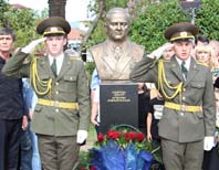 ПАМЯТНИКИ ДОСТОЙНЫМ КОМАНДИРАМ
