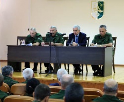 ПРЕЗИДЕНТ ПРОВЕЛ СОВЕЩАНИЕ В МИНИСТЕРСТВЕ ОБОРОНЫ