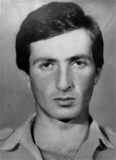 ВЗЯВ В РУКИ АВТОМАТ, ОН НЕ РАССТАВАЛСЯ С НИМ ДО ПОСЛЕДНЕГО СВОЕГО ЧАСА