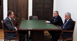ПРЕЗИДЕНТ АБХАЗИИ ВСТРЕТИЛСЯ С МИНИСТРОМ РФ  ПО ДЕЛАМ СЕВЕРНОГО КАВКАЗА