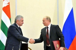 ПРЕЗИДЕНТЫ АБХАЗИИ И РОССИИ ОБСУДИЛИ АКТУАЛЬНЫЕ ВОПРОСЫ ДВУСТОРОННЕГО СОТРУДНИЧЕСТВА