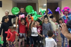 МНОГОДЕТНЫМ СЕМЬЯМ ОДАРИЛИ «СКАЗКУ»