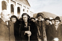 ОН ПРИНАДЛЕЖИТ ВСЕМ