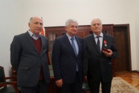 ПРЕЗИДЕНТ РА ВРУЧИЛ НАГРАДУ ТЕРЕНТИЮ ЧАНИА