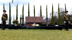 ДЕВЯТАЯ ГОДОВЩИНА СО ДНЯ СМЕРТИ ПЕРВОГО ПРЕЗИДЕНТА АБХАЗИИ