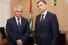 ВИЗИТ ВЛАДИСЛАВА СУРКОВА В АБХАЗИЮ