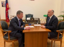 АСЛАН БЖАНИЯ ВСТРЕТИЛСЯ С ЗАМЕСТИТЕЛЕМ РУКОВОДИТЕЛЯ АДМИНИСТРАЦИИ ПРЕЗИДЕНТА РФ ДМИТРИЕМ КОЗАКОМ 
