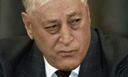 СЛОВО О ЮРИИ ХАМЗАТОВИЧЕ КАЛМЫКОВЕ