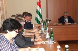 Президент РА Р. Хаджимба провел рабочее совещание, где  проанализировал работу таможни на абхазо-грузинской границе