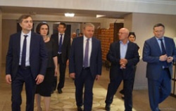 ПОСЕТИЛИ НАЦИОНАЛЬНУЮ БИБЛИОТЕКУ
