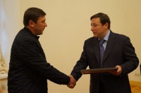 ПАМЯТНЫЙ ПОДАРОК ВАДИМУ ХИНТБА