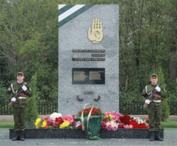ОТКРЫТ ПАМЯТНИК БОЙЦАМ ГРУППЫ «ДЕД»