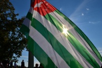 ФЛАГ АБХАЗИИ НА ЛЫХНАШТЕ:  СИМВОЛ ВОЗРОЖДЕНИЯ НАРОДНОГО ПРАЗДНИКА
