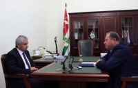 ПРЕЗИДЕНТ РА Р. ХАДЖИМБА ПРИНЯЛ ГЕНЕРАЛЬНОГО ПРОКУРОРА